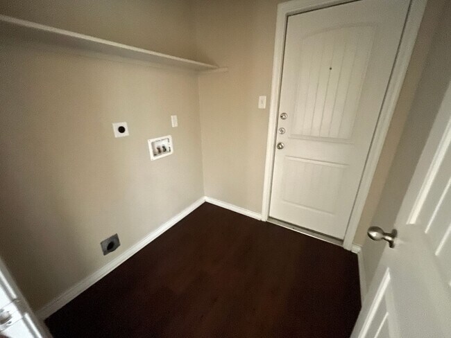 Building Photo - 2903 Montague County Dr