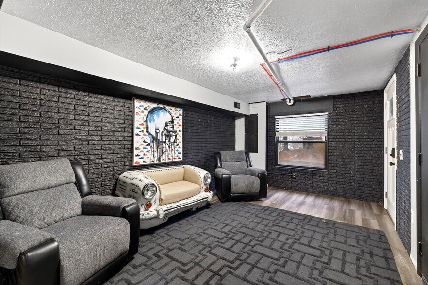 Building Photo - 4432 Renwood Dr