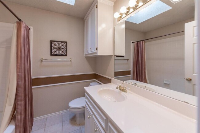 Building Photo - Beautiful Home In South Lubbock! Available...