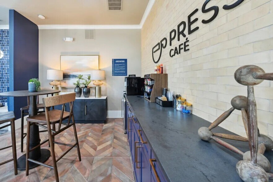 Building Photo - 7301 Oakmont Blvd