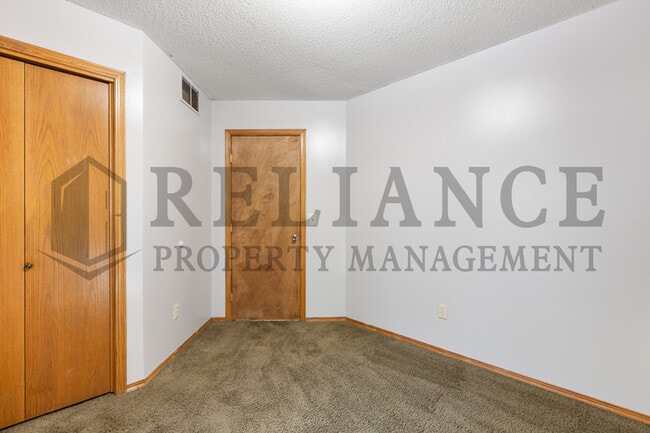 Building Photo - 2126 N Pine Grove St