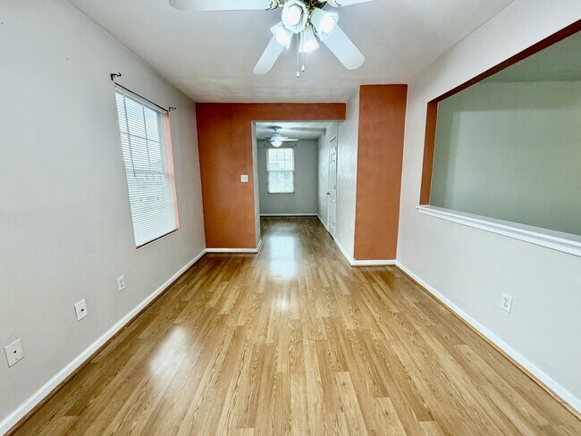 Building Photo - 221 Dunn St