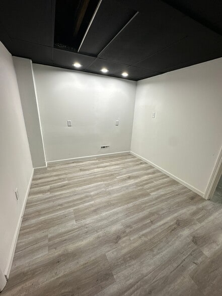 Building Photo - 2845 Dunaway Ave