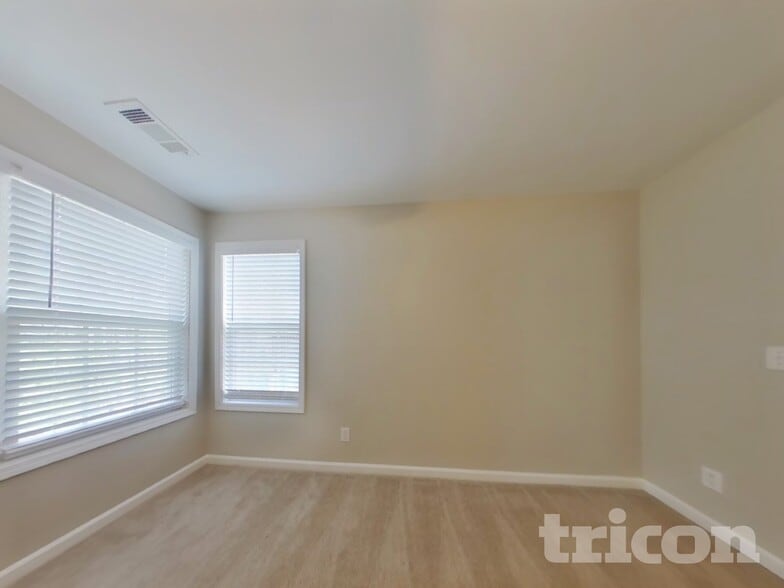 Building Photo - 320 Providence Rd