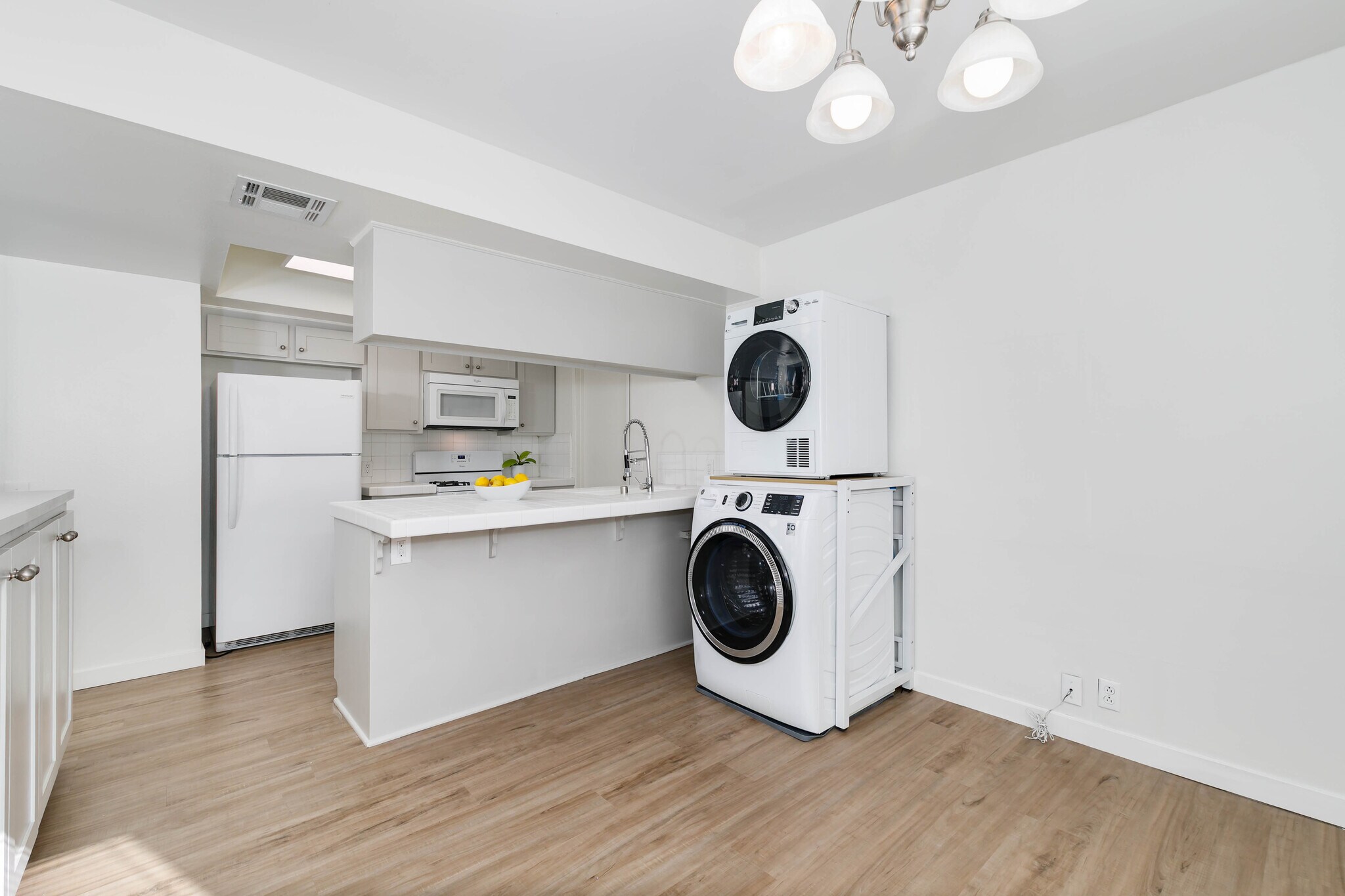 Building Photo - 1138 N Valley St