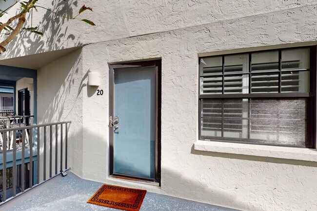 Building Photo - 2811 Gulf Dr N