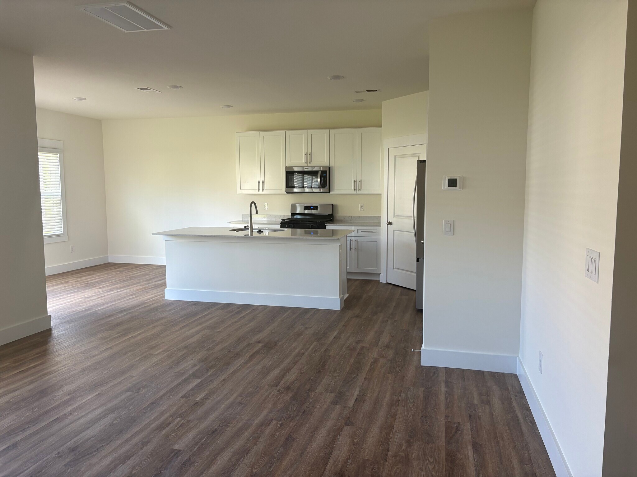 Building Photo - 384 Alta Tree Blvd