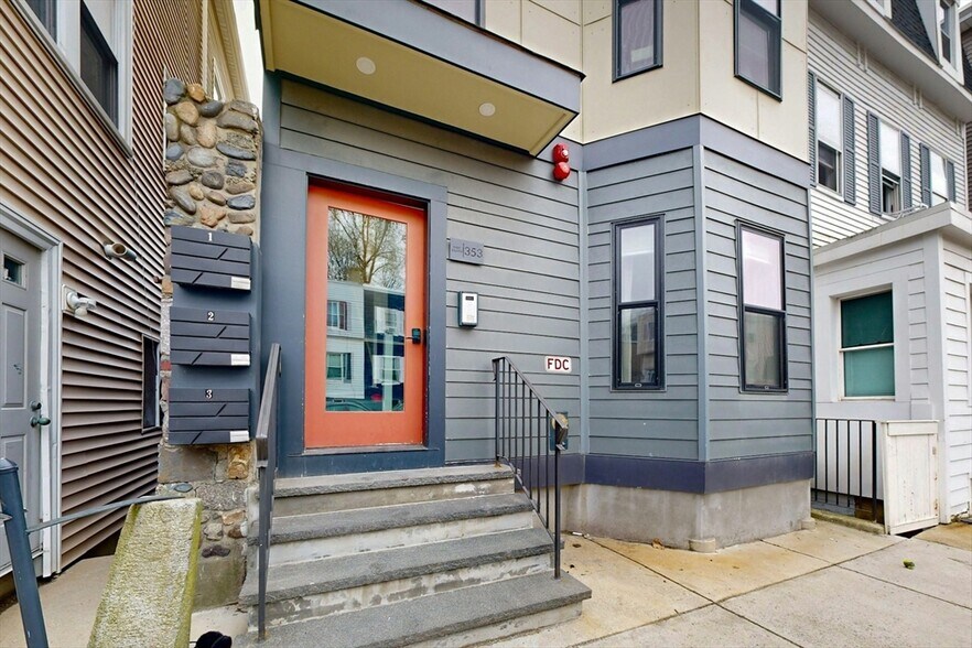 Building Photo - 353 E 8th St
