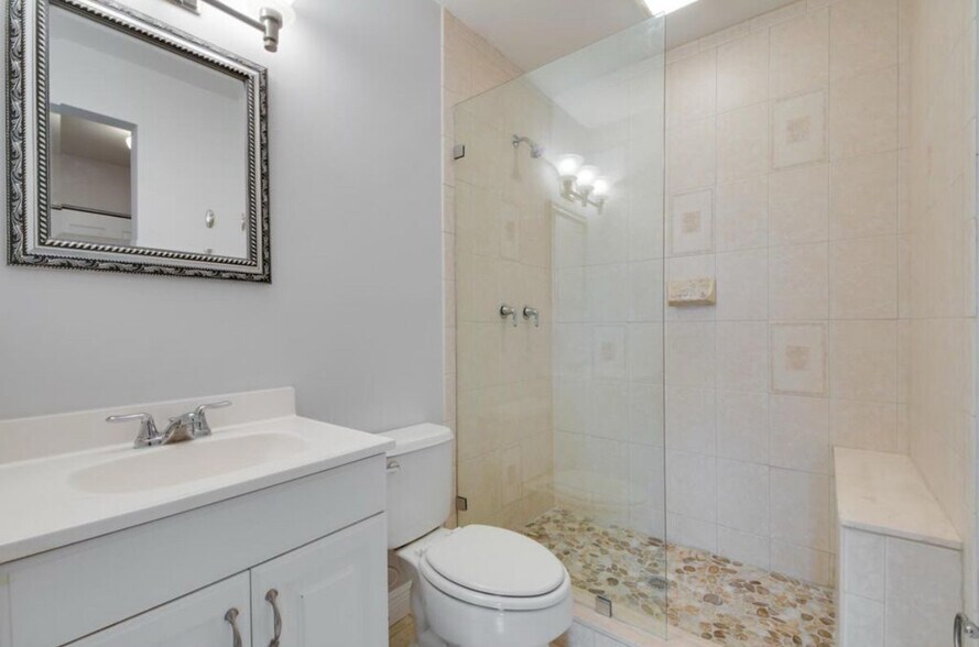 Building Photo - 12030 Alt A1a