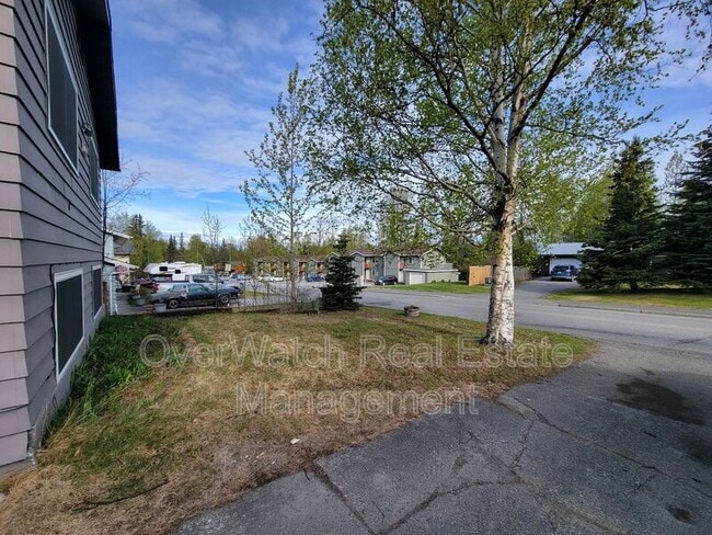 Building Photo - 17024 Meadow Creek Dr