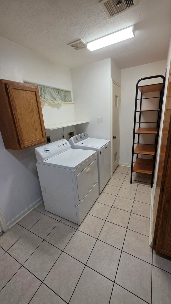 Building Photo - 19122 Sears Dr