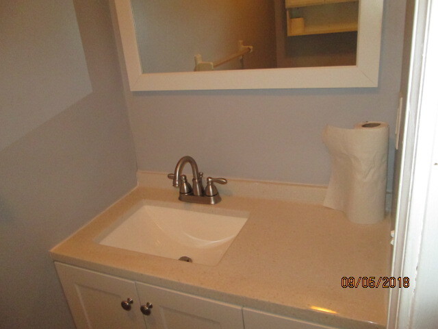 1/2 BATH 1ST FLOOR - 184-1 Robert Treat Dr