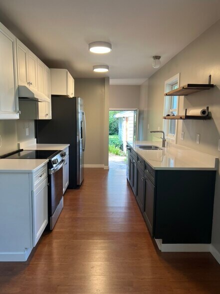 Building Photo - 706 Whiting Ave