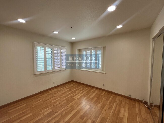 Building Photo - 14786 Shadow Dr