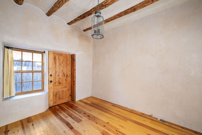 Building Photo - Santa Fe Charm in the Historic Guadalupe D...