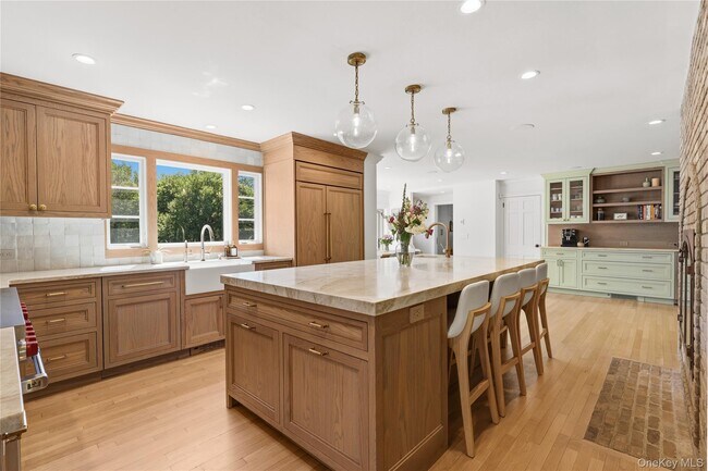 Building Photo - 90 Springhurst Rd