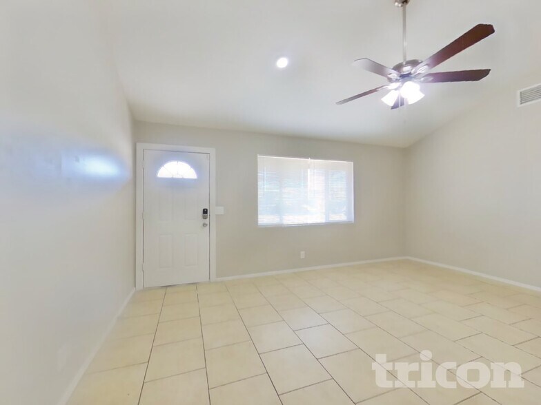Building Photo - 3234 W Larkspur Dr