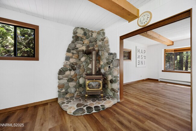Building Photo - 445 Country Club Dr