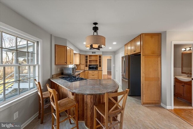 Building Photo - 641 W Country Club Dr