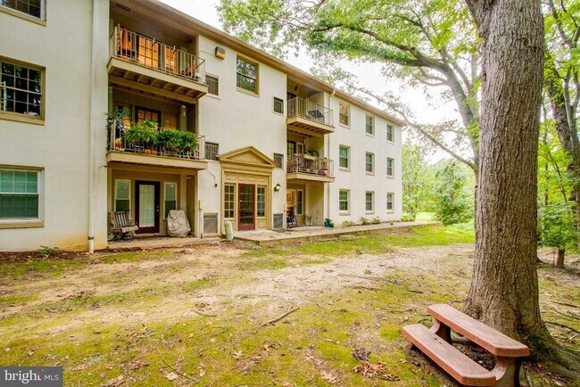 Building Photo - 5900 Kingsford Rd