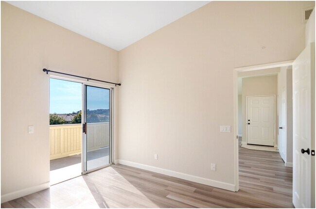 Building Photo - Stunning OCEAN VIEW Condo!