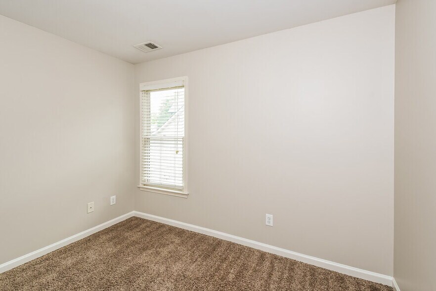 Building Photo - 226 Elmbrook Ln