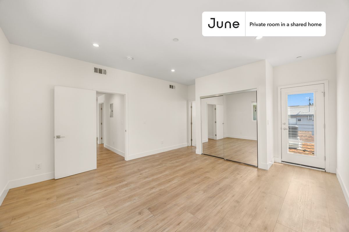 Building Photo - Room in Shared 4 bed/4 bath home