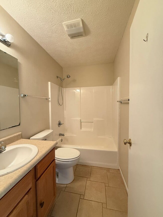 Building Photo - Charming 3BR/2BA Home in Brittany Chase with Fenced Yard & Fireplace