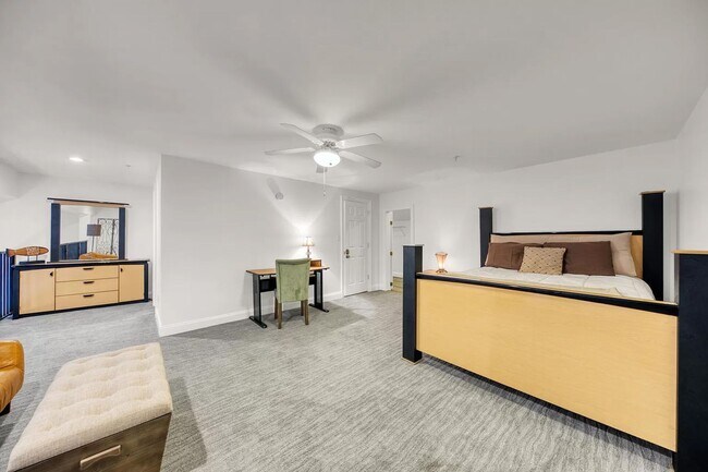 Building Photo - Fully furnished 3-Bedroom in The Plaza of Destin