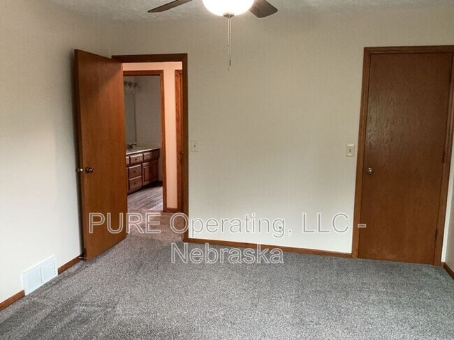 Building Photo - 1008 E Aberdeen Dr