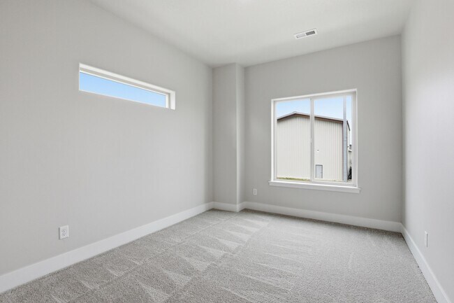 Building Photo - 653 N Creative