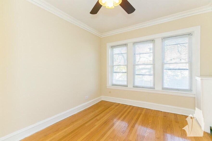 Building Photo - 4863 N Paulina St