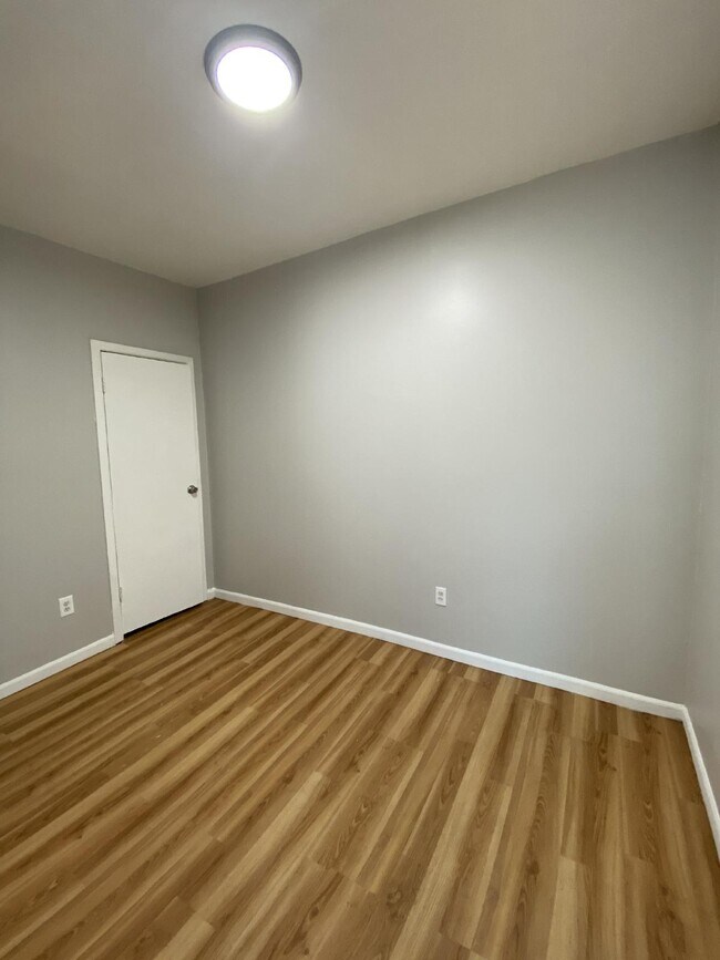 Building Photo - 22 Crockett Ave