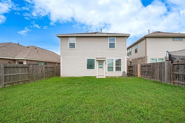Building Photo - 18414 Hilltop Climb Dr