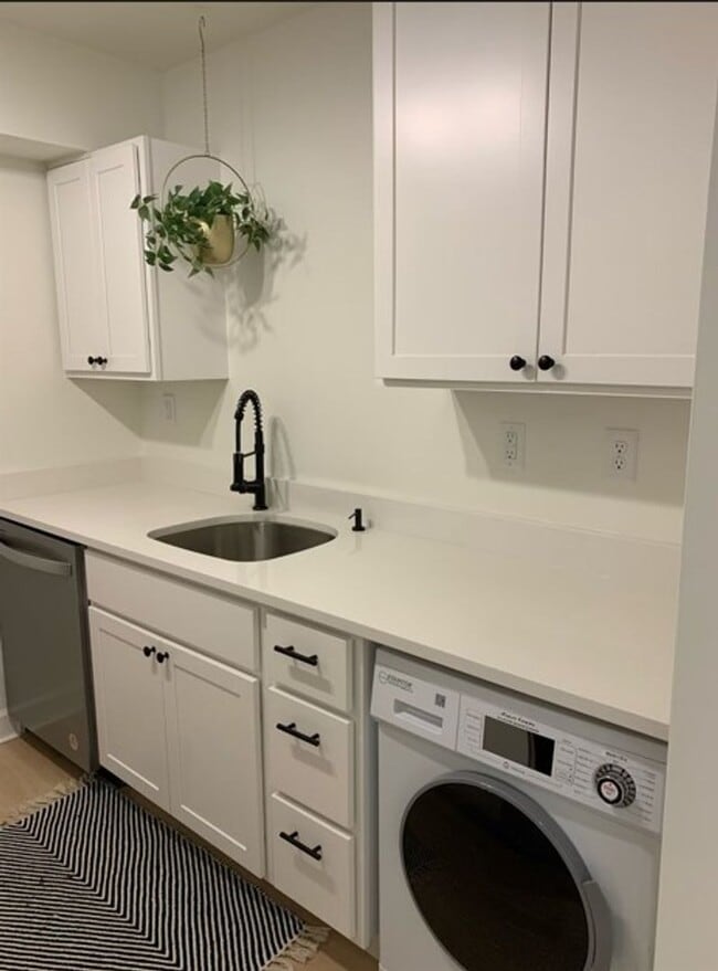 Building Photo - 4 Grand Hall