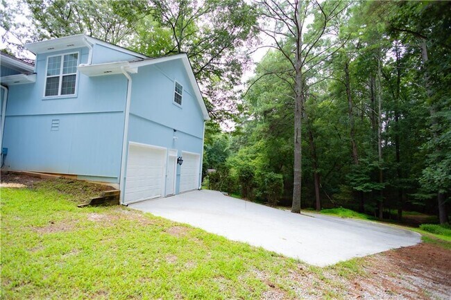 Building Photo - 3233 River Oak Pl