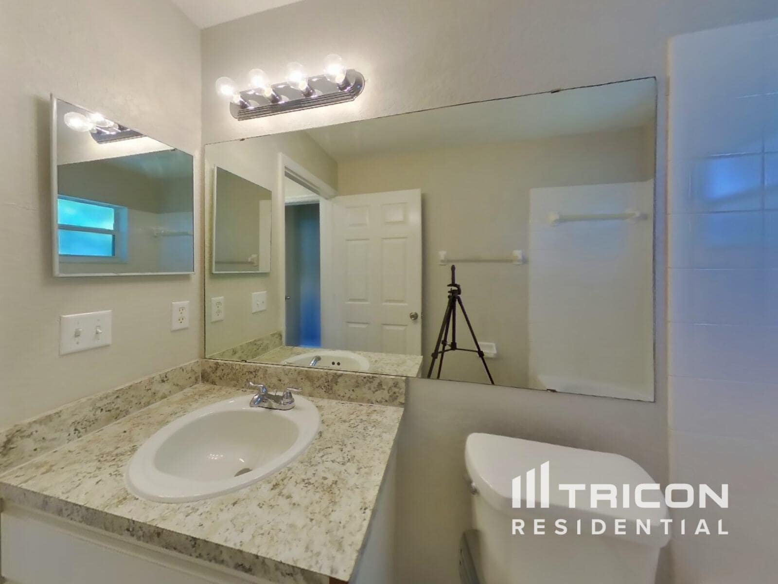 Building Photo - 272 Kings Pond Ave