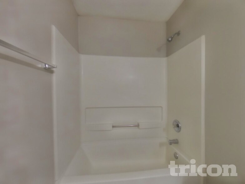 Building Photo - 114 Windsor Cir