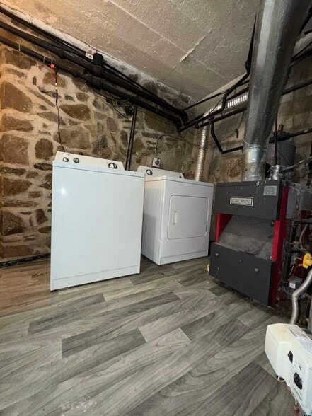 Building Photo - 1559 S Lininger Dr