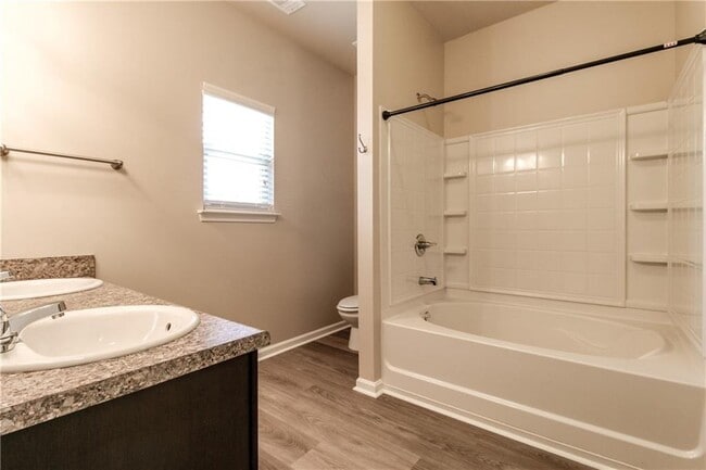 Building Photo - 606 Oakside Pl