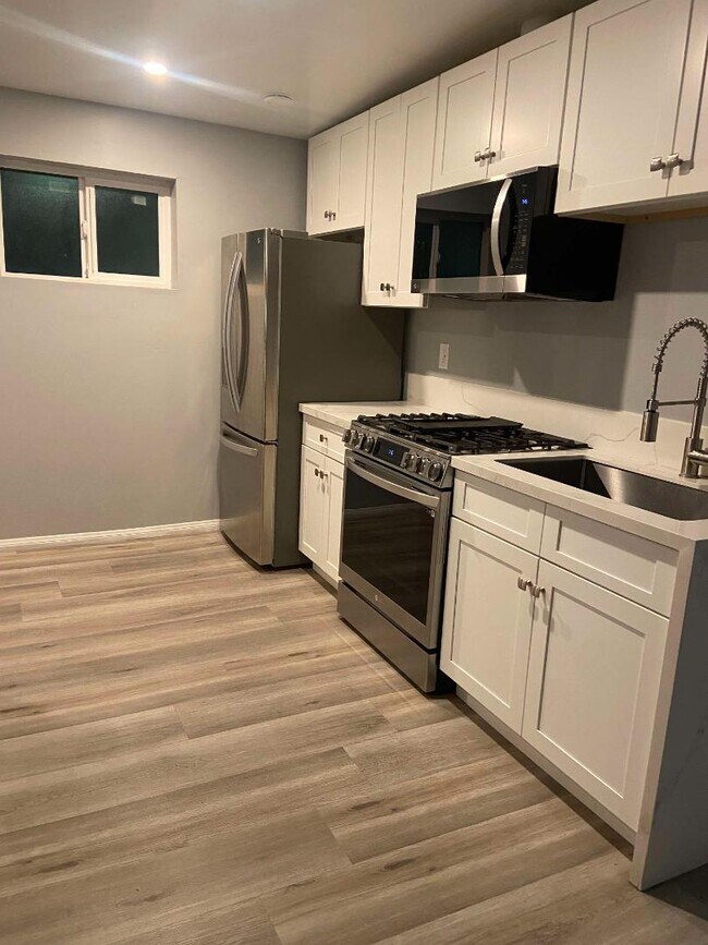 Building Photo - 578 13th St