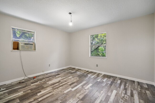 Building Photo - 3605 FL-50