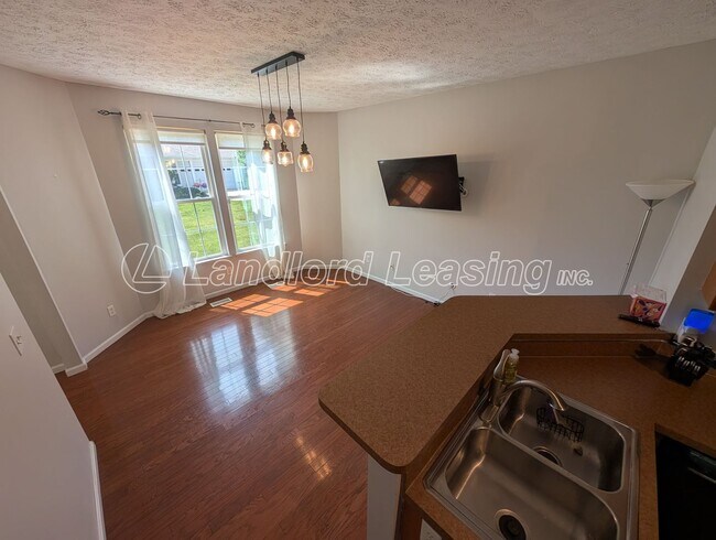 Building Photo - 33317 Fairport Dr