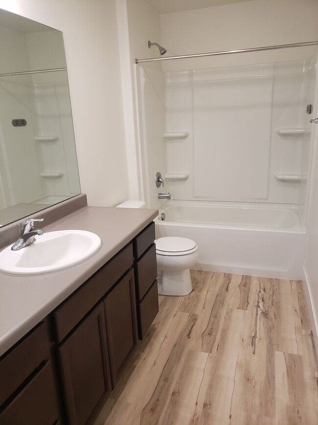 Building Photo - Trails and more at this Harvest Park Home in Mapleton!!