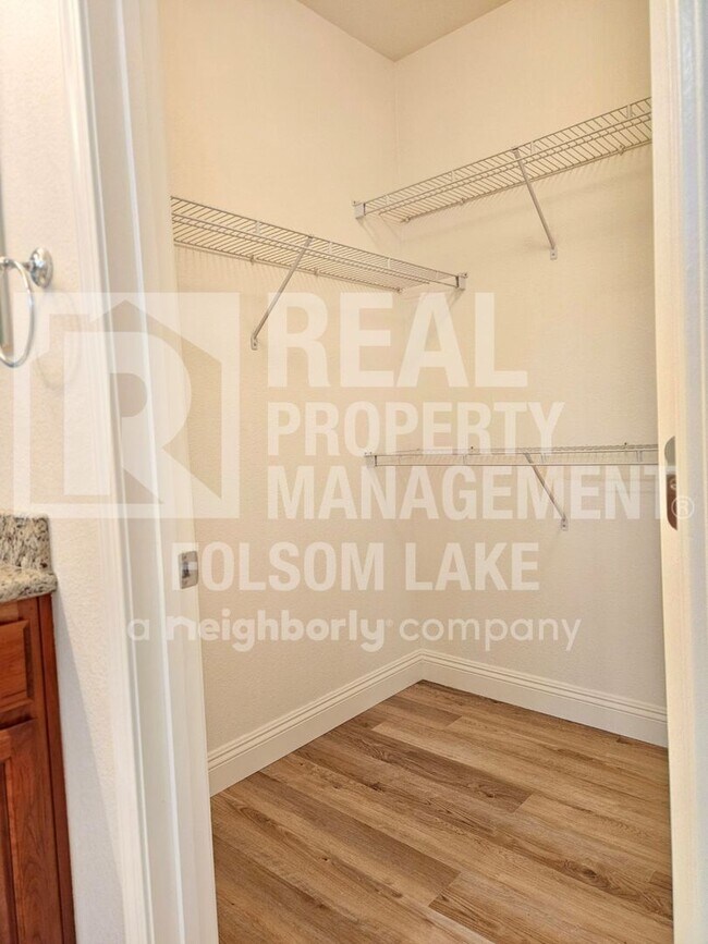 Building Photo - Spacious 3 bedroom 2.5 bath in North Natomas