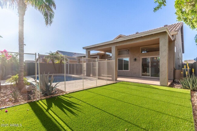 Building Photo - 3 bed, 2.5 bath Scottsdale home with POOL
