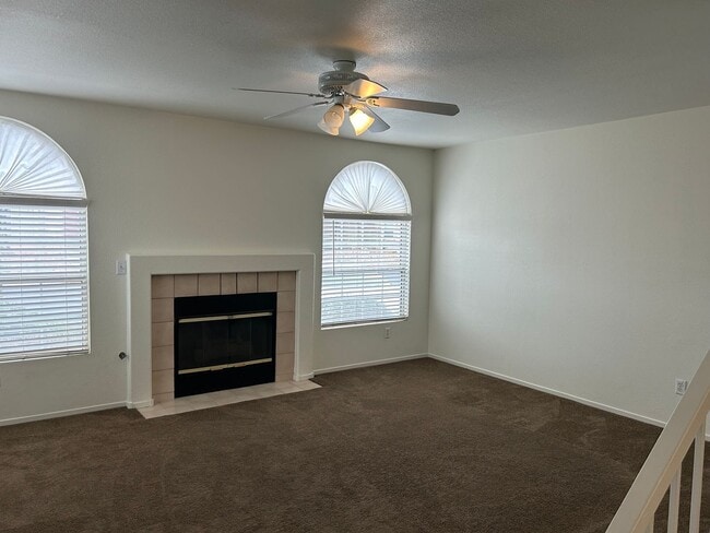 Building Photo - 2 story townhouse