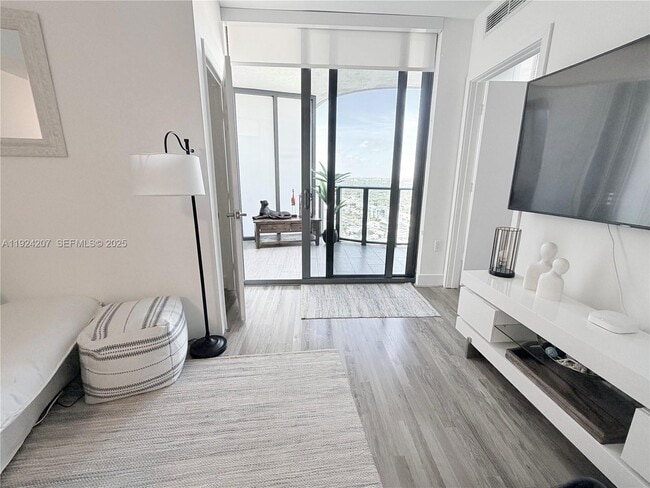 Building Photo - 121 NE 34th St