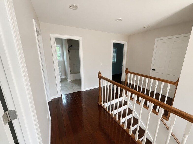 Building Photo - 923 Emmett St
