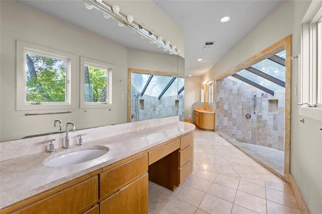 Building Photo - 3307 Rivercrest Dr